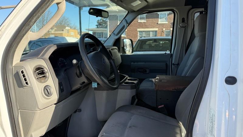 Ford Econoline E-250 2009