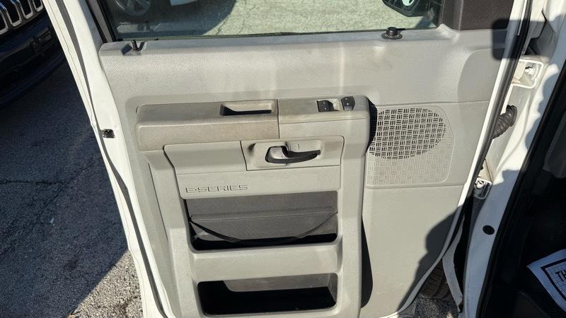 Ford Econoline E-250 2009