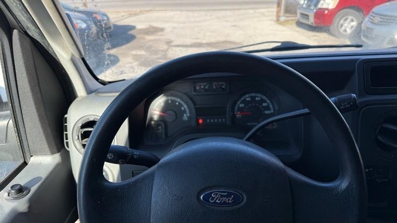 Ford Econoline E-250 2009