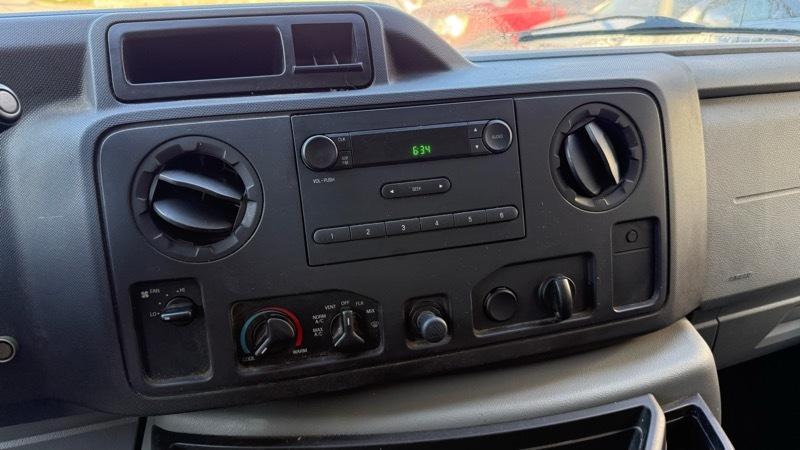 Ford Econoline E-250 2009