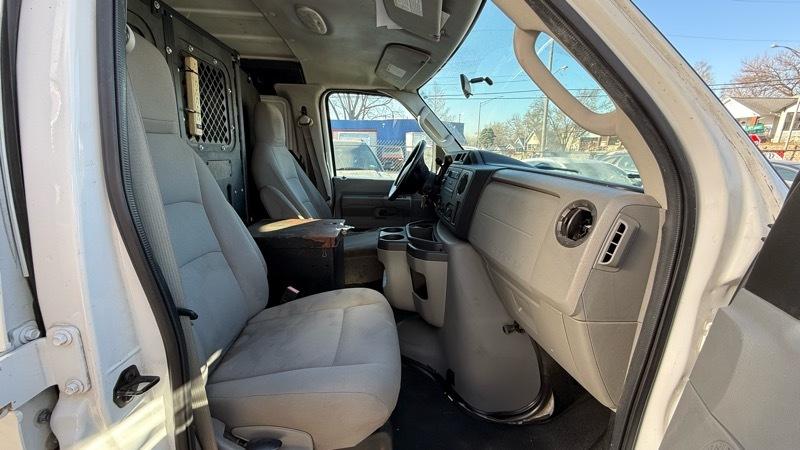 Ford Econoline E-250 2009