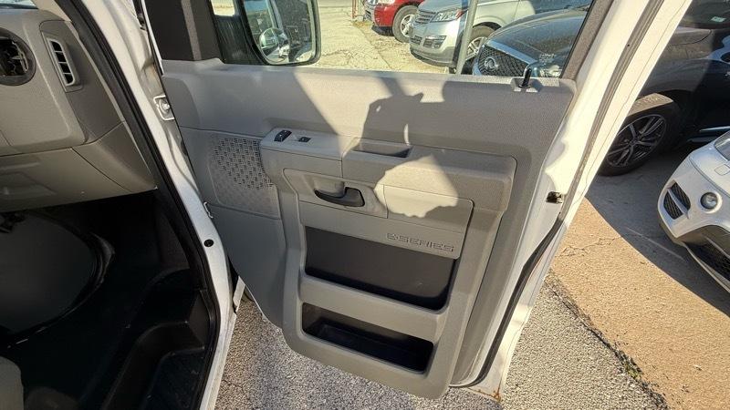 Ford Econoline E-250 2009