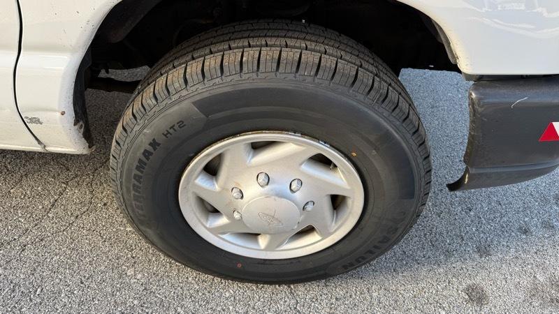 Ford Econoline E-250 2009