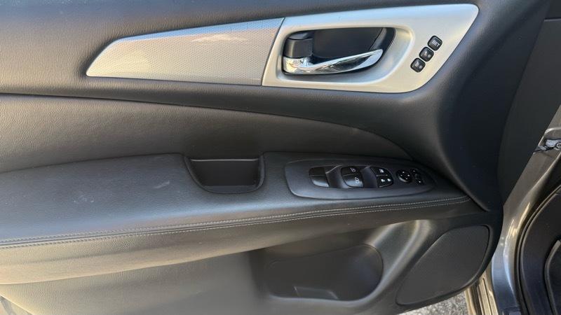 Nissan Pathfinder SL 2WD 2019
