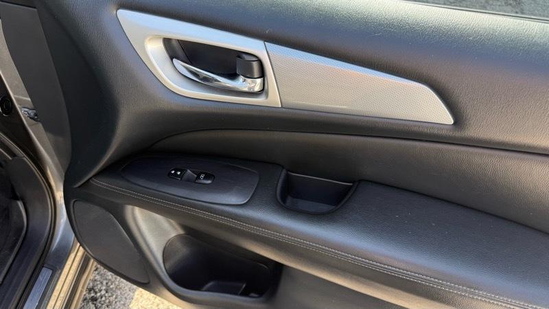 Nissan Pathfinder SL 2WD 2019