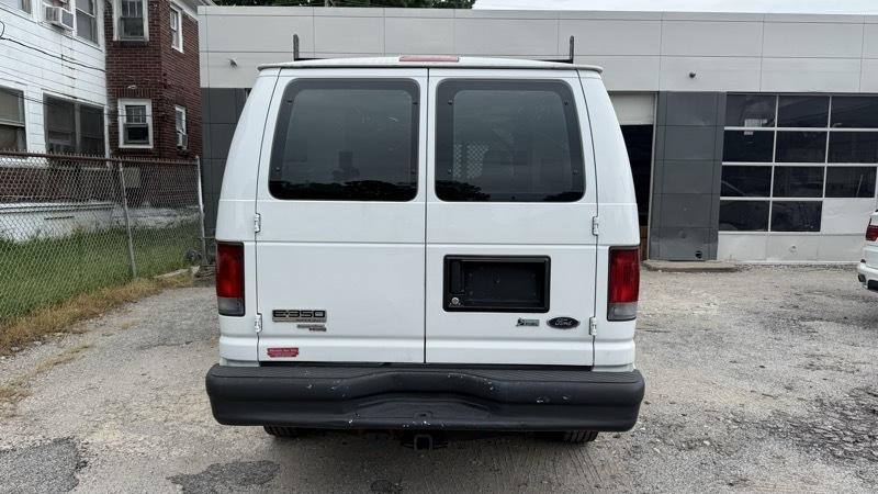 Ford Econoline E-350 Super Duty 2012