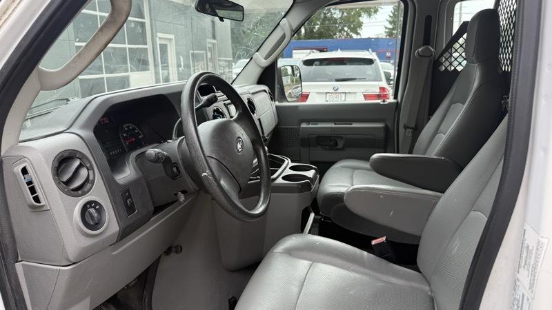 Ford Econoline E-350 Super Duty 2012
