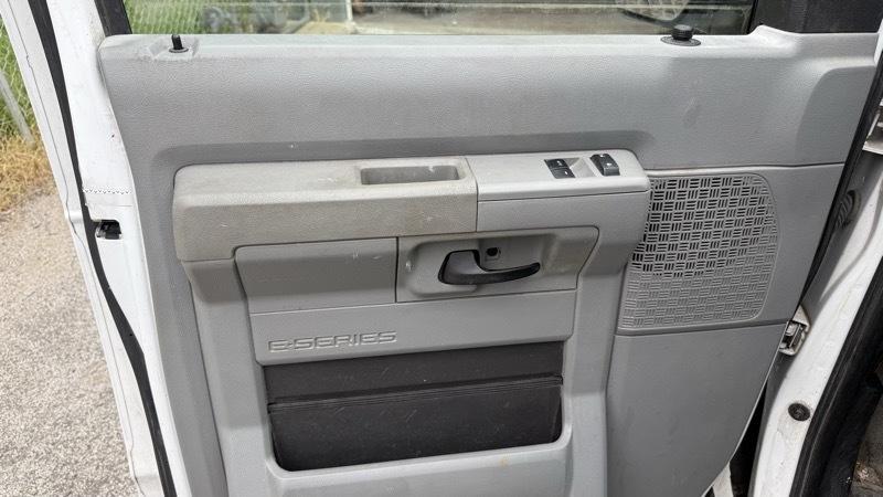 Ford Econoline E-350 Super Duty 2012