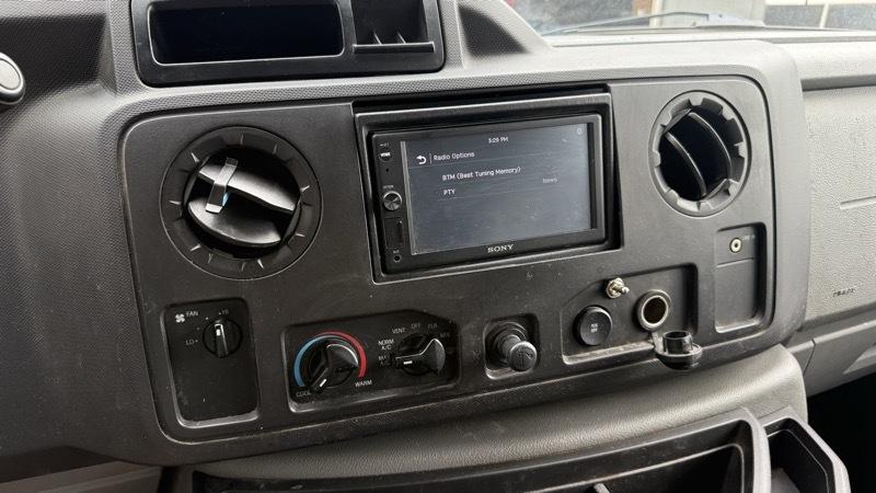 Ford Econoline E-350 Super Duty 2012