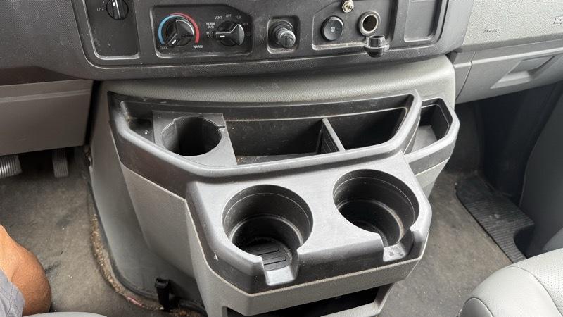 Ford Econoline E-350 Super Duty 2012