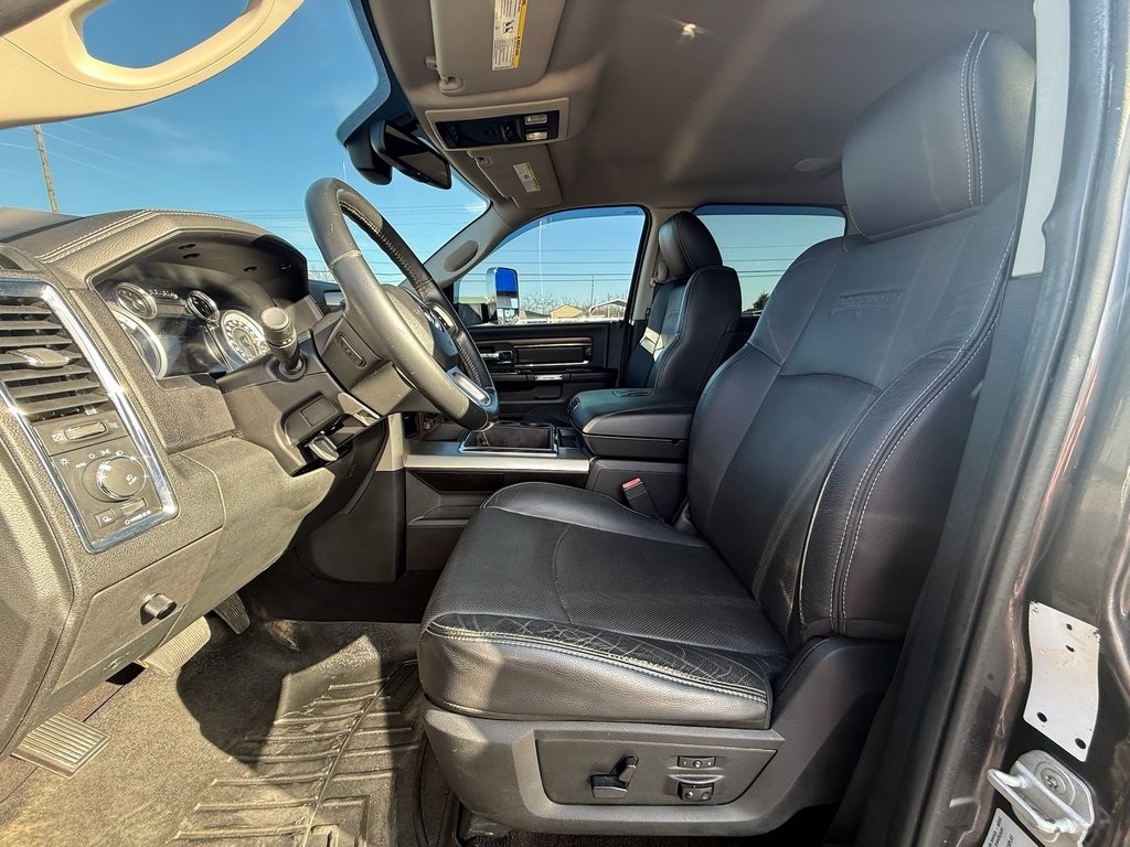 RAM 3500 Laramie Mega Cab 4WD DRW 2015