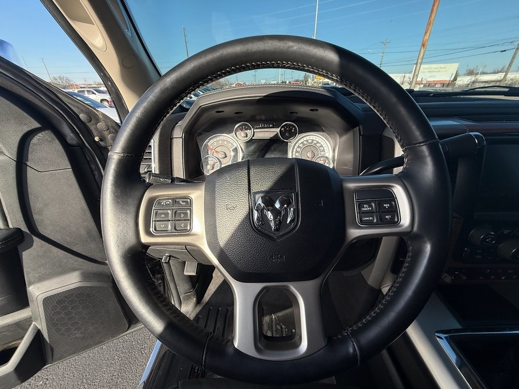 RAM 3500 Laramie Mega Cab 4WD DRW 2015