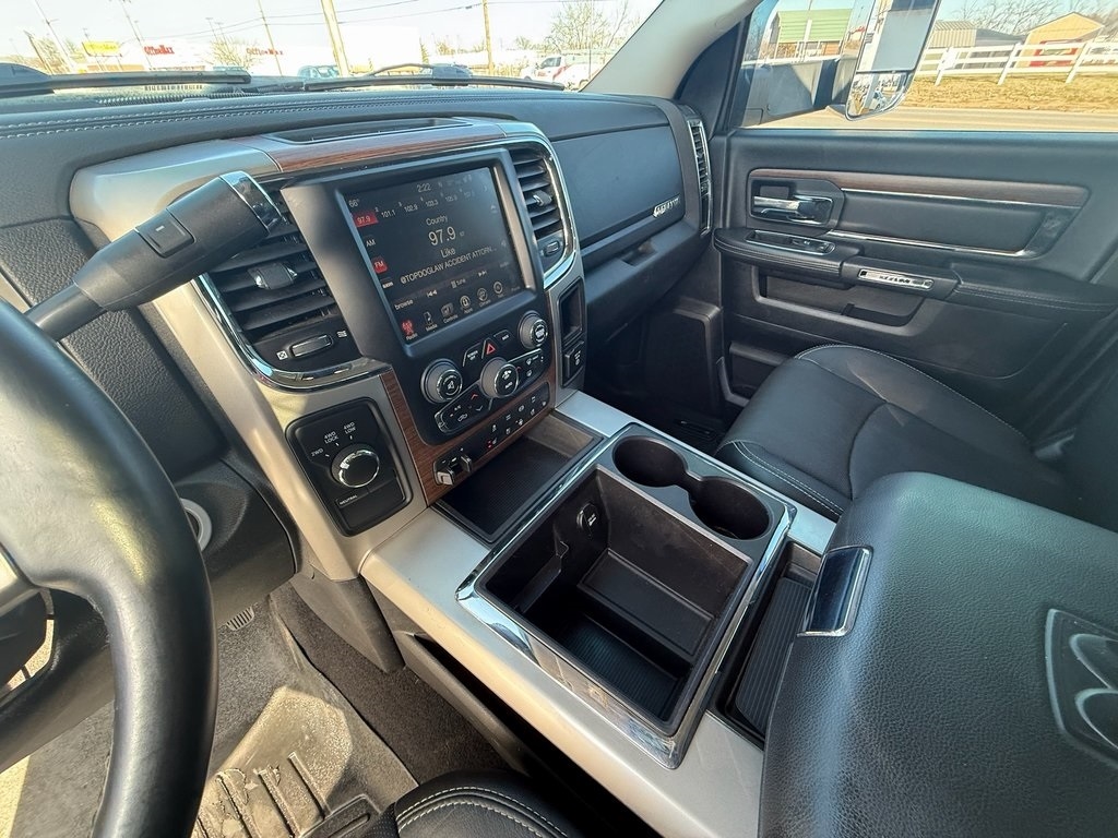 RAM 3500 Laramie Mega Cab 4WD DRW 2015