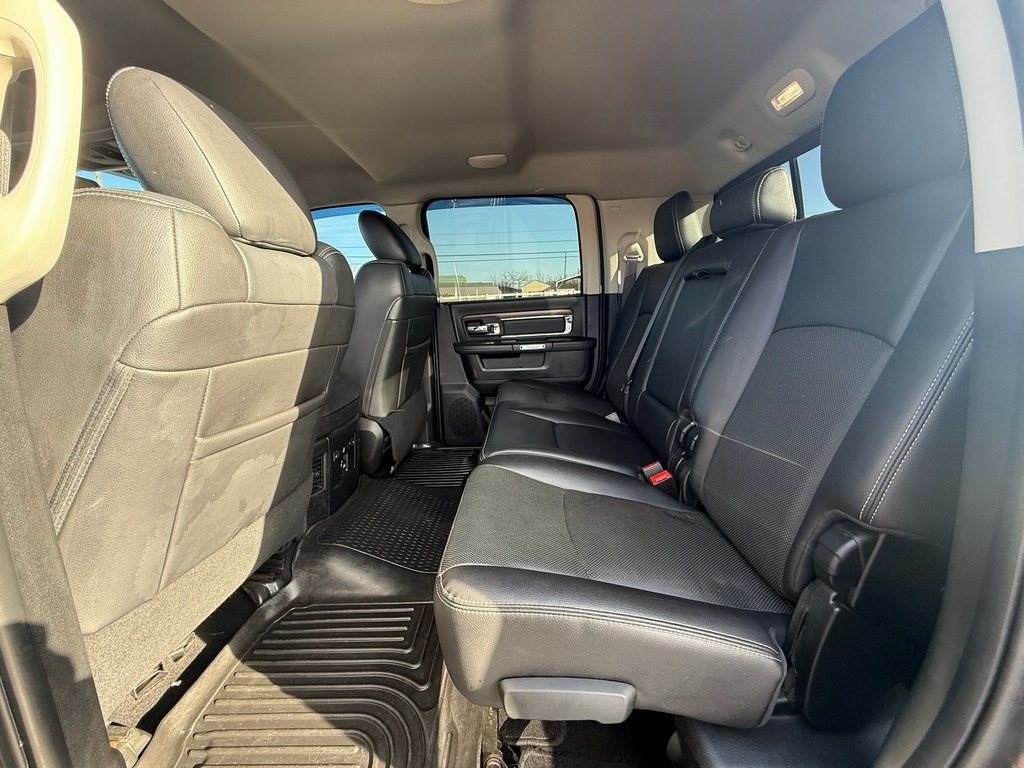 RAM 3500 Laramie Mega Cab 4WD DRW 2015