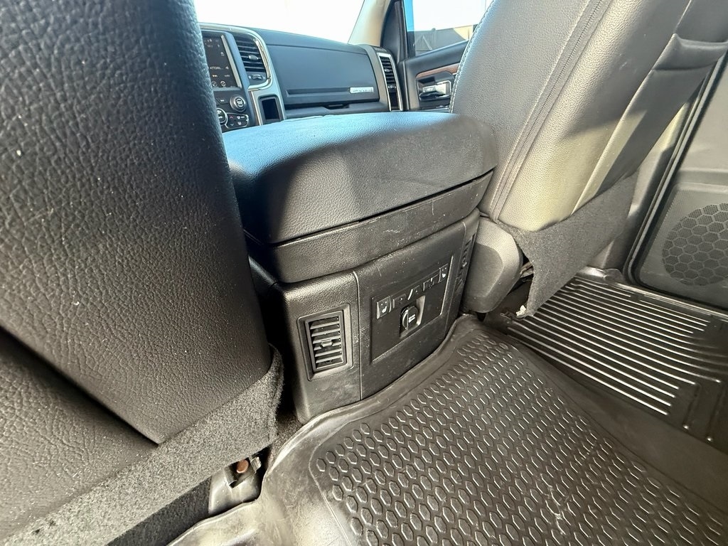 RAM 3500 Laramie Mega Cab 4WD DRW 2015