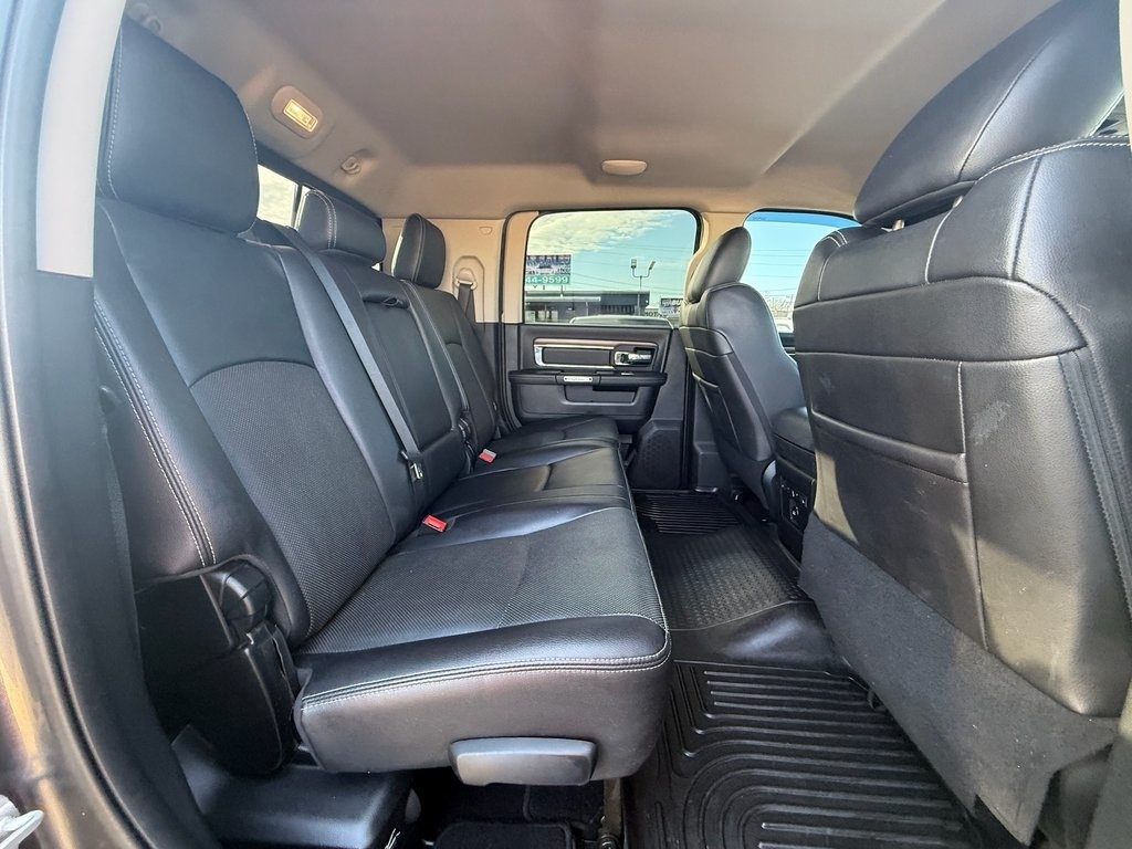 RAM 3500 Laramie Mega Cab 4WD DRW 2015