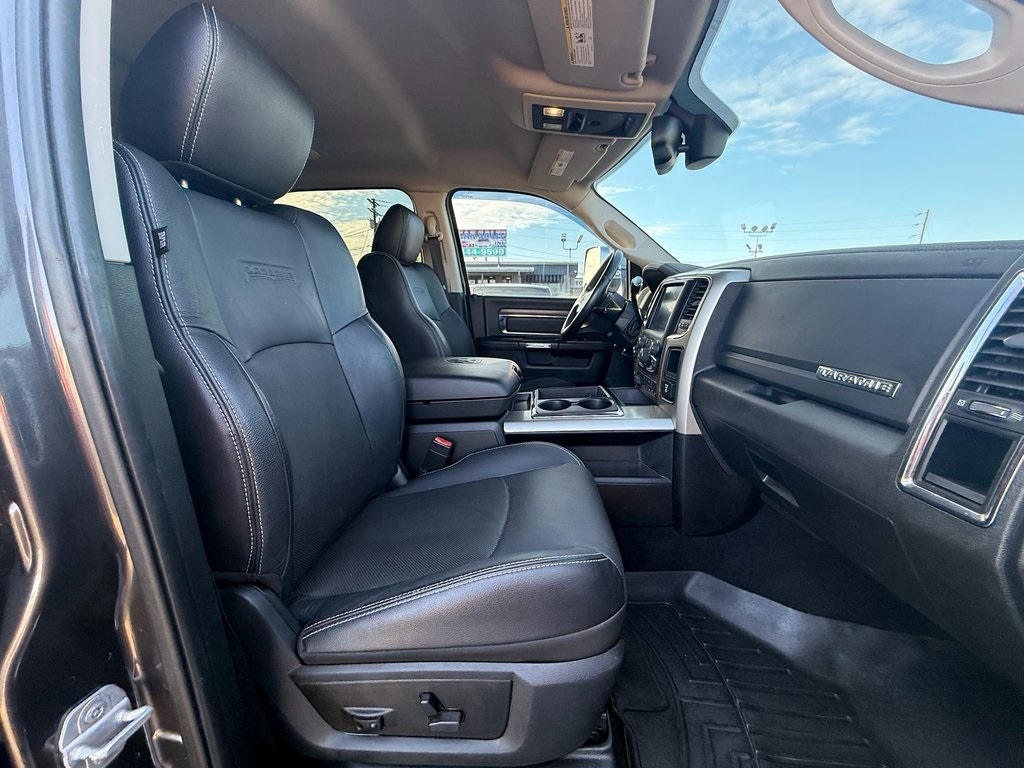 RAM 3500 Laramie Mega Cab 4WD DRW 2015