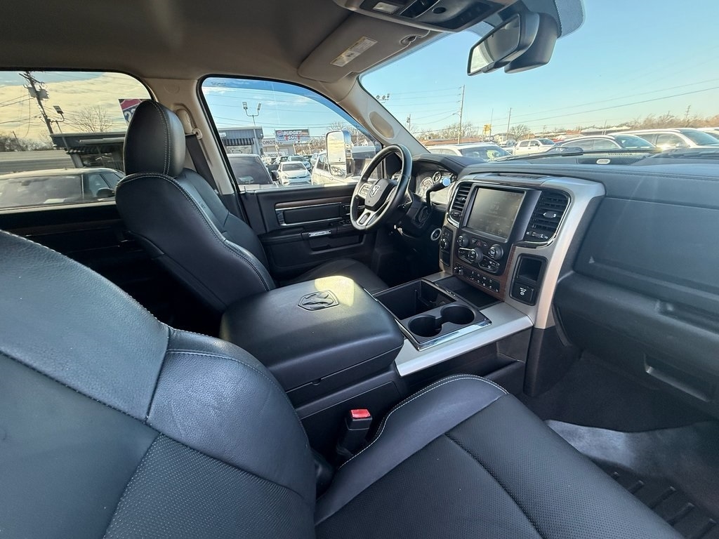 RAM 3500 Laramie Mega Cab 4WD DRW 2015