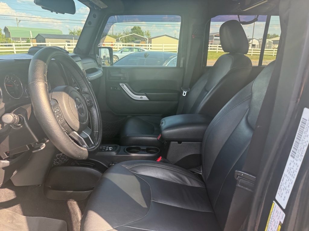 Jeep Wrangler Unlimited Sahara 4WD 2013 Jeep Wrangler Unlimited Sahara 4WD 2013