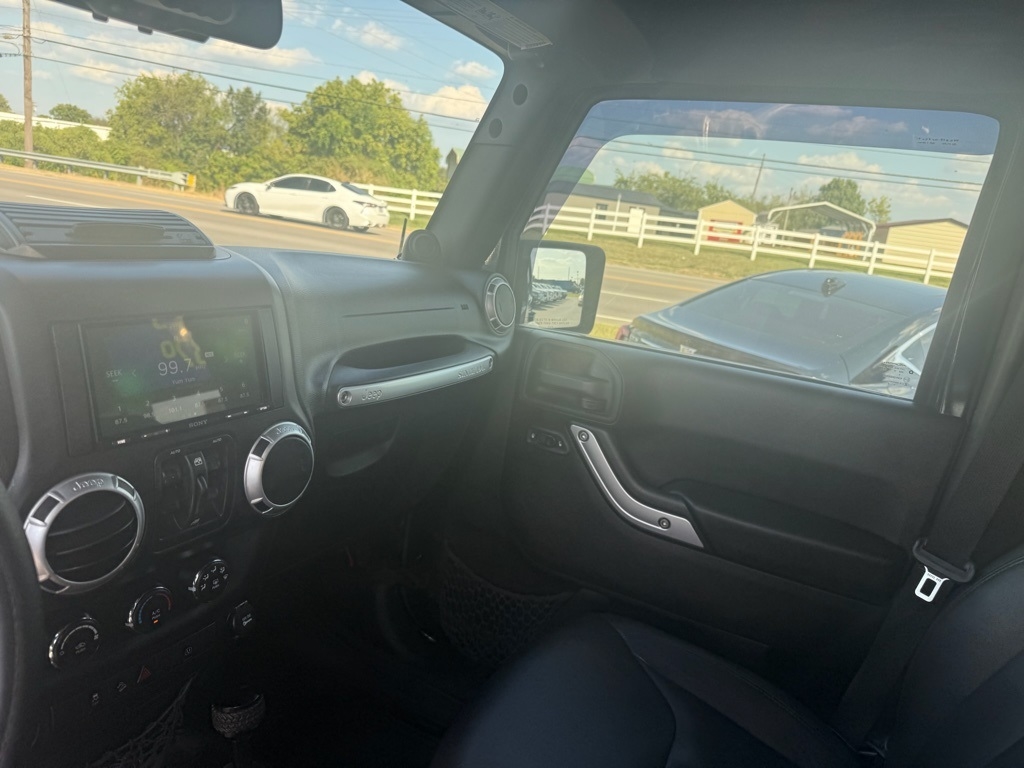 Jeep Wrangler Unlimited Sahara 4WD 2013 Jeep Wrangler Unlimited Sahara 4WD 2013