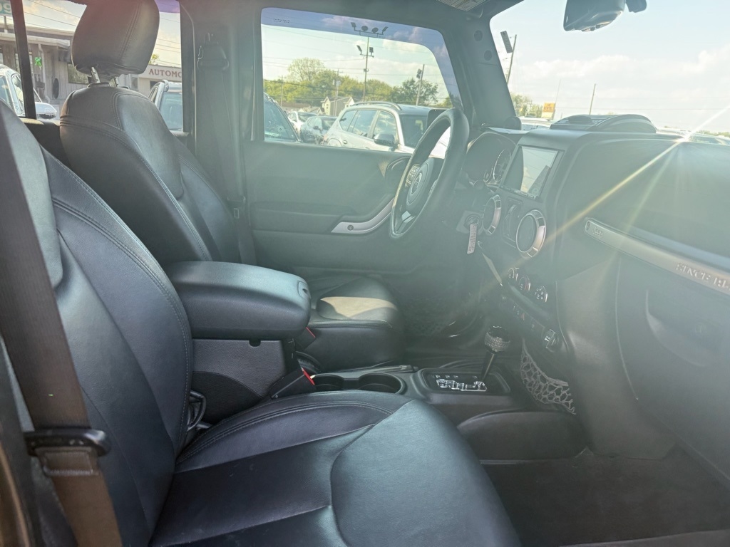 Jeep Wrangler Unlimited Sahara 4WD 2013 Jeep Wrangler Unlimited Sahara 4WD 2013