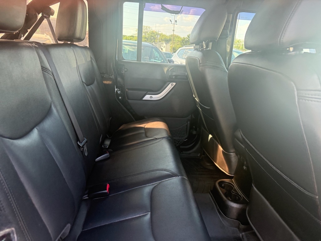 Jeep Wrangler Unlimited Sahara 4WD 2013 Jeep Wrangler Unlimited Sahara 4WD 2013