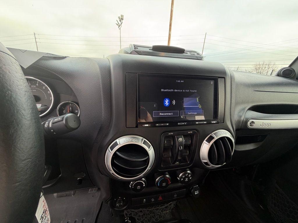 Jeep Wrangler Unlimited Sahara 4WD 2013