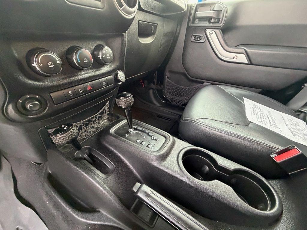 Jeep Wrangler Unlimited Sahara 4WD 2013