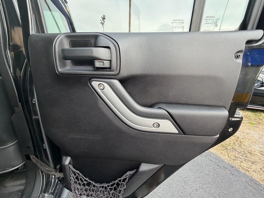 Jeep Wrangler Unlimited Sahara 4WD 2013