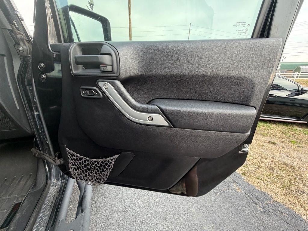 Jeep Wrangler Unlimited Sahara 4WD 2013