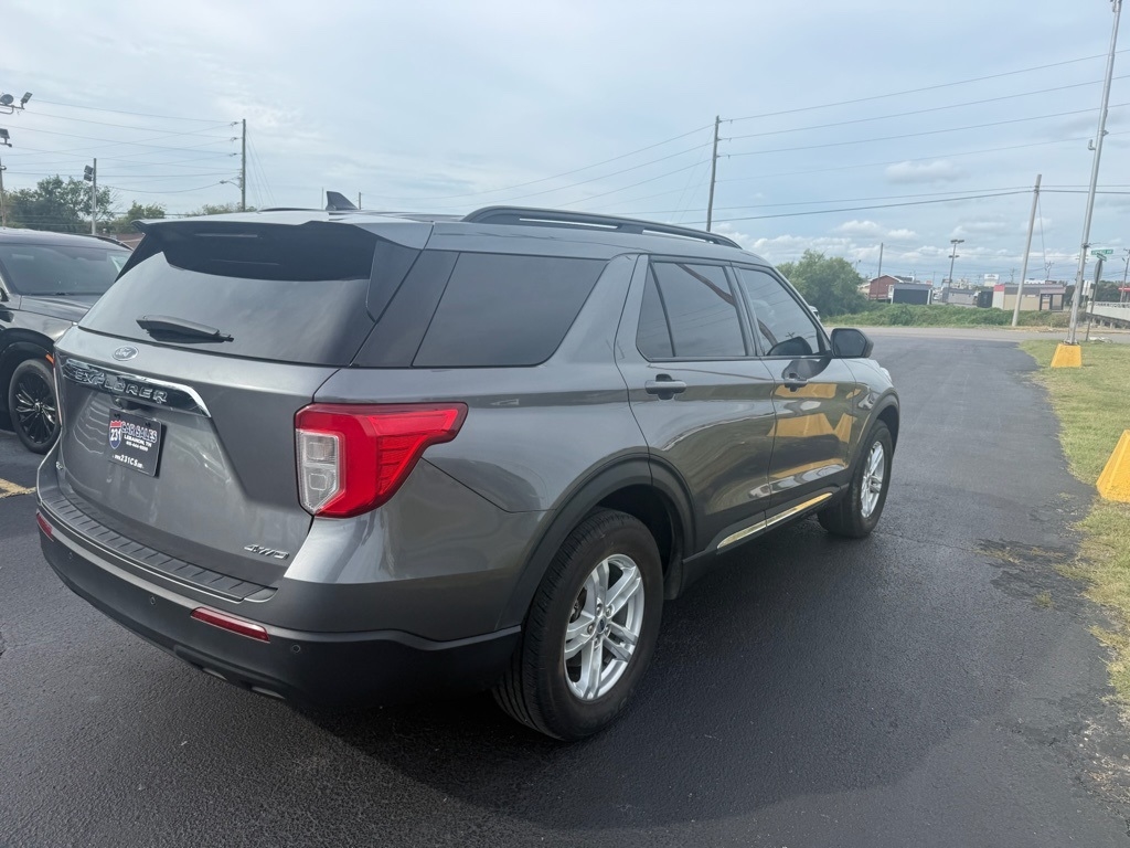 2022 Ford Explorer XLT photo 3