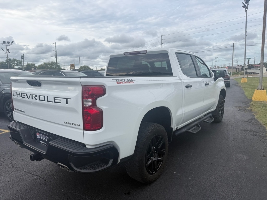 2023 Chevrolet Silverado 1500 Trail Boss Custom photo 2