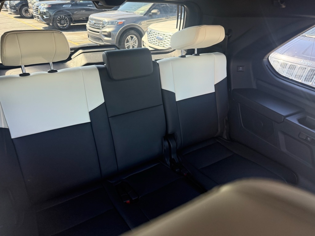 2023 Toyota Sequoia Capstone photo 12