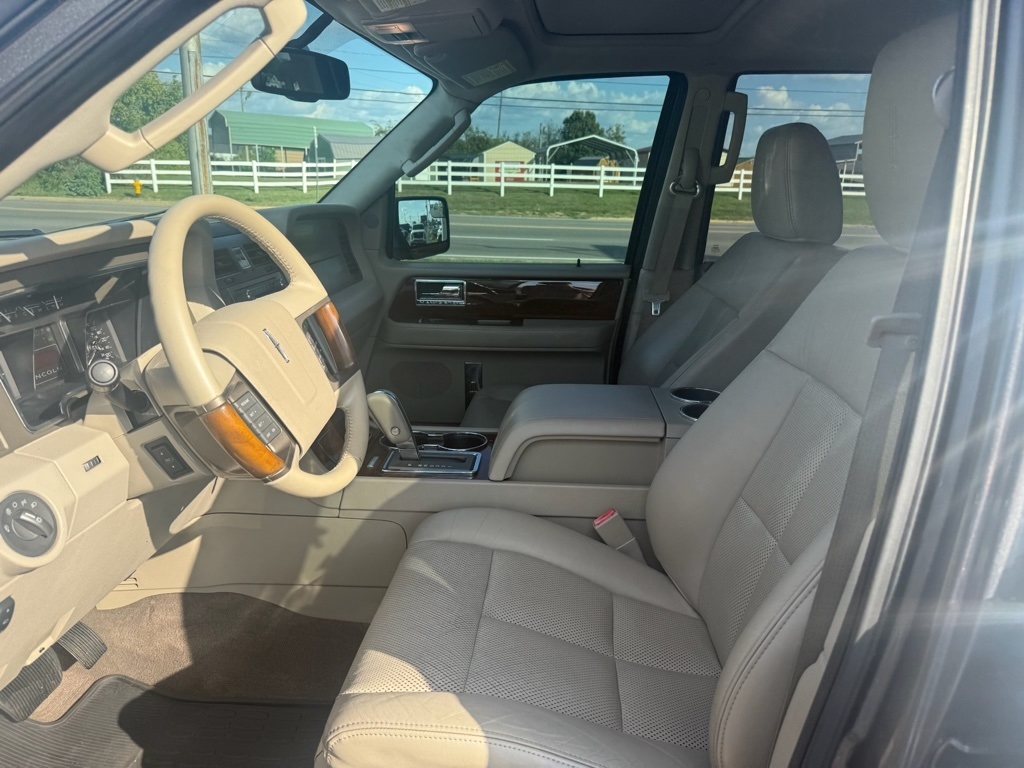 2012 Lincoln Navigator photo 9