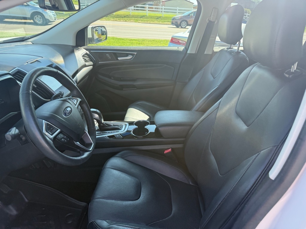 2016 Ford Edge Titanium photo 9