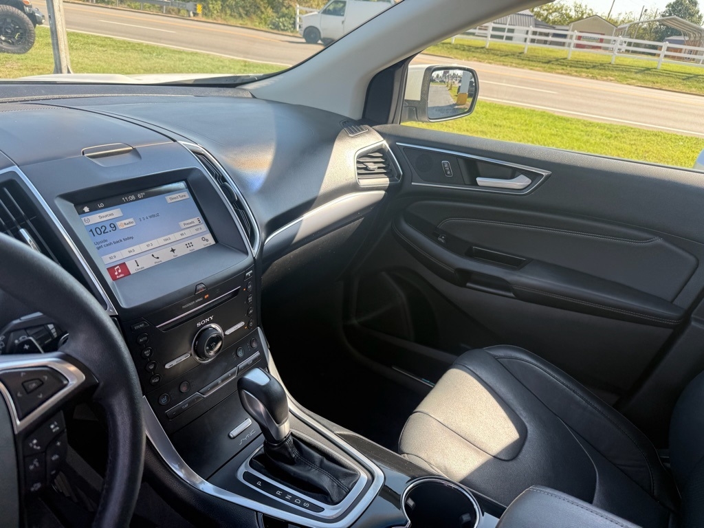 2016 Ford Edge Titanium photo 12
