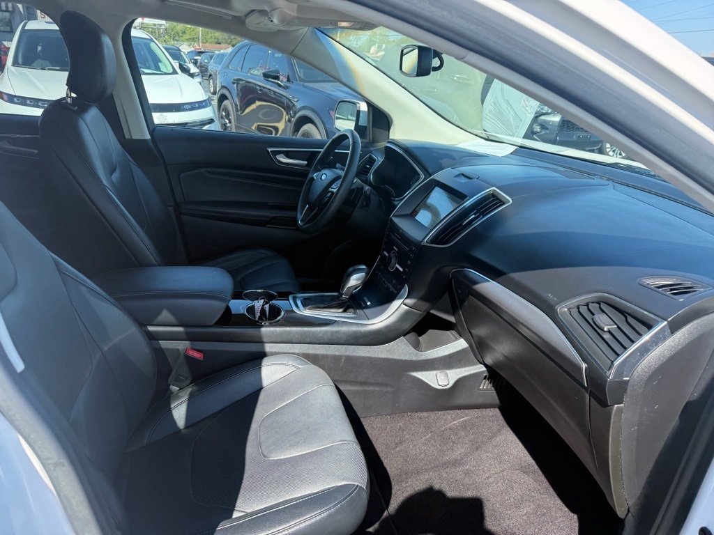 2016 Ford Edge Titanium photo 13
