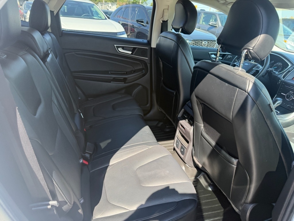 2016 Ford Edge Titanium photo 14