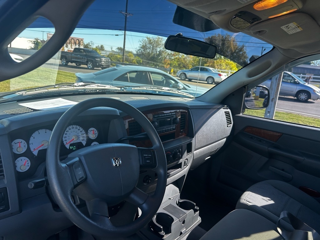 Dodge Ram 1500 SLT Quad Cab 2WD 2006 Dodge Ram 1500 SLT Quad Cab 2WD 2006