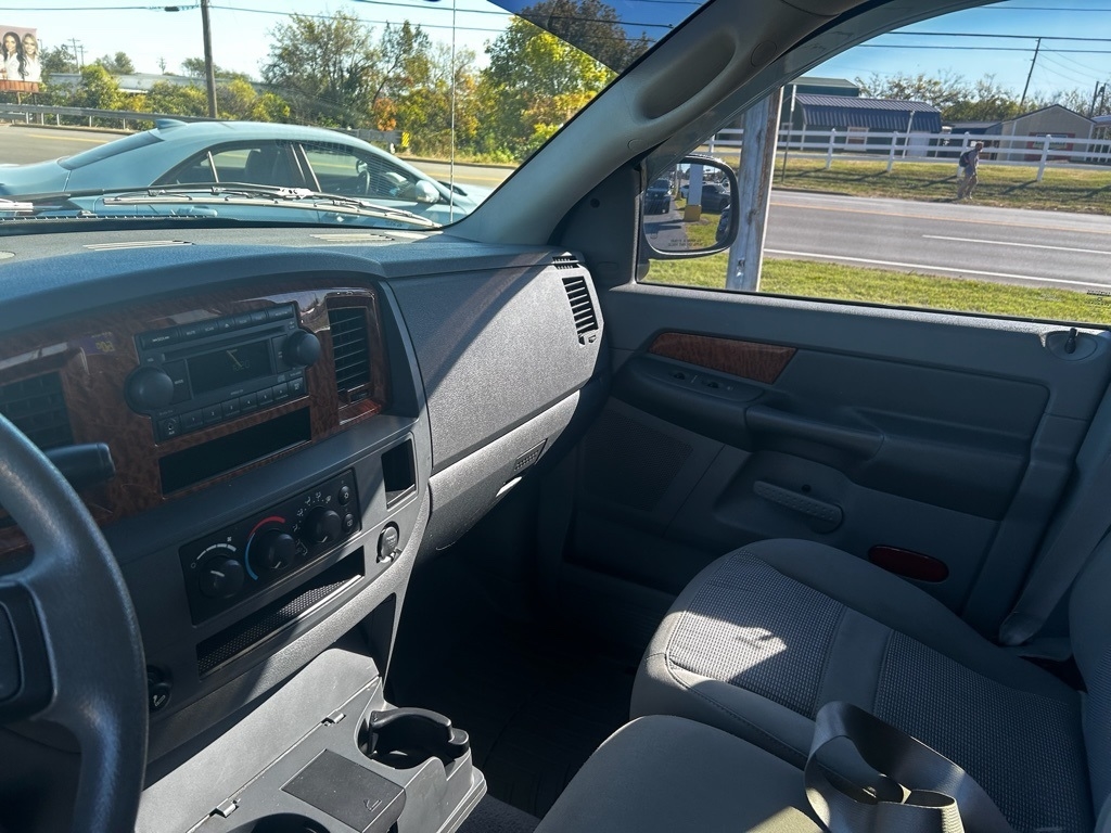 Dodge Ram 1500 SLT Quad Cab 2WD 2006 Dodge Ram 1500 SLT Quad Cab 2WD 2006