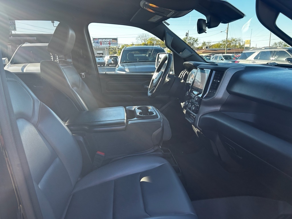 RAM 1500 Tradesman Crew Cab SWB 4WD 2025 RAM 1500 Tradesman Crew Cab SWB 4WD 2025