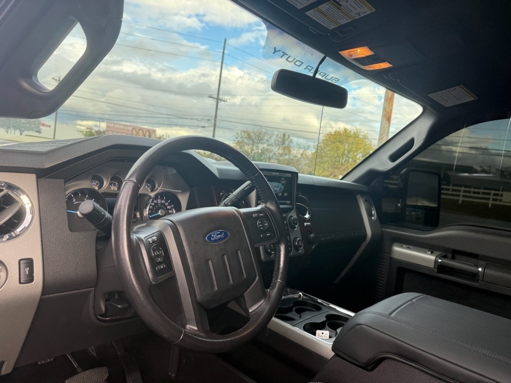 Ford F-250 SD Lariat Crew Cab 4WD 2016 Ford F-250 SD Lariat Crew Cab 4WD 2016