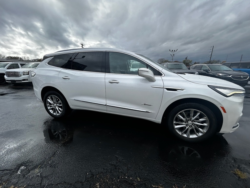 Buick Enclave Avenir FWD 2022 Buick Enclave Avenir FWD 2022