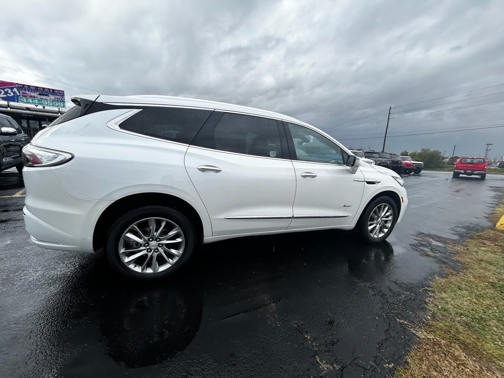 Buick Enclave Avenir FWD 2022 Buick Enclave Avenir FWD 2022