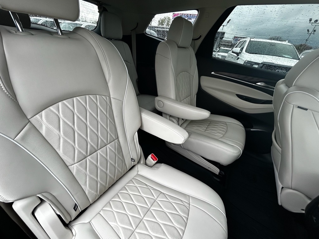 Buick Enclave Avenir FWD 2022 Buick Enclave Avenir FWD 2022