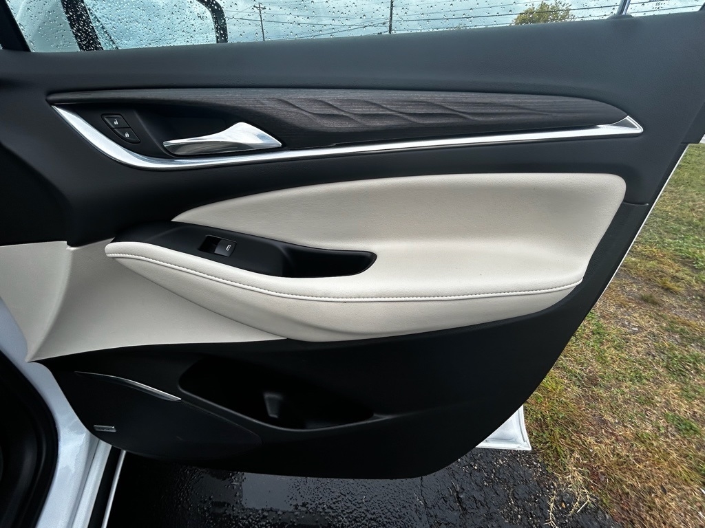 Buick Enclave Avenir FWD 2022 Buick Enclave Avenir FWD 2022