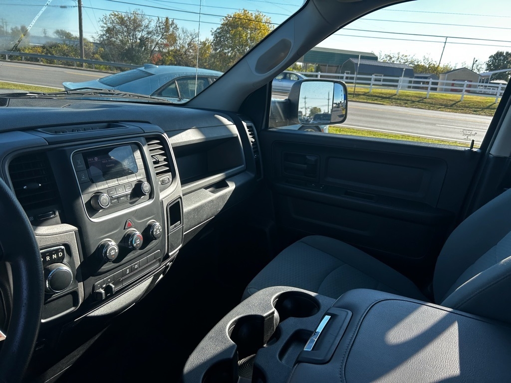 RAM 1500 Tradesman Quad Cab 2WD 2018 RAM 1500 Tradesman Quad Cab 2WD 2018