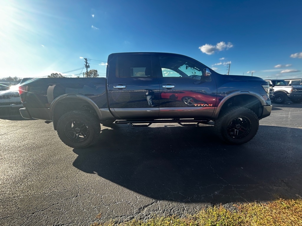 Nissan Titan Platinum Reserve Crew Cab 4WD 2022 Nissan Titan Platinum Reserve Crew Cab 4WD 2022