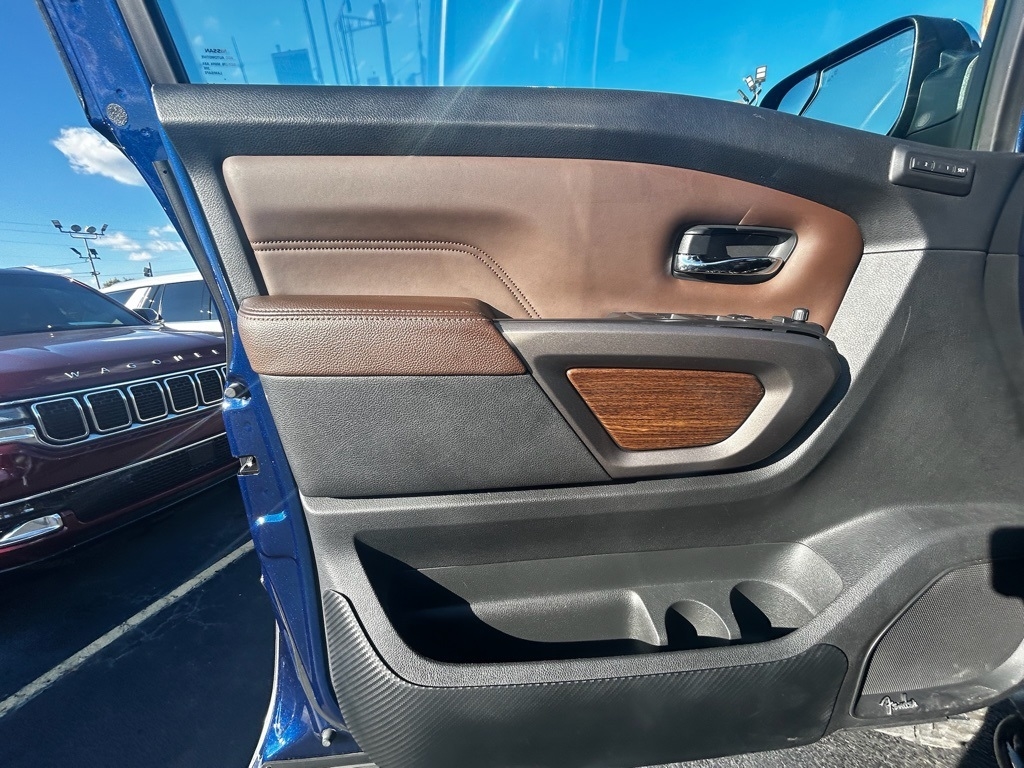 Nissan Titan Platinum Reserve Crew Cab 4WD 2022 Nissan Titan Platinum Reserve Crew Cab 4WD 2022