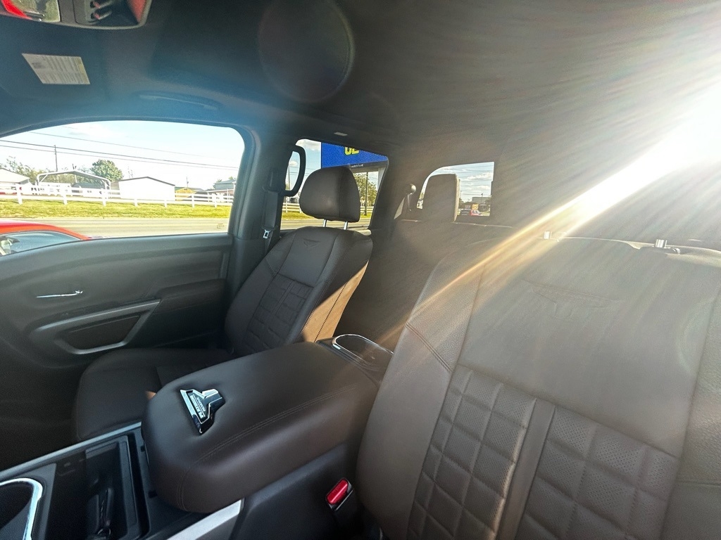 Nissan Titan Platinum Reserve Crew Cab 4WD 2022 Nissan Titan Platinum Reserve Crew Cab 4WD 2022